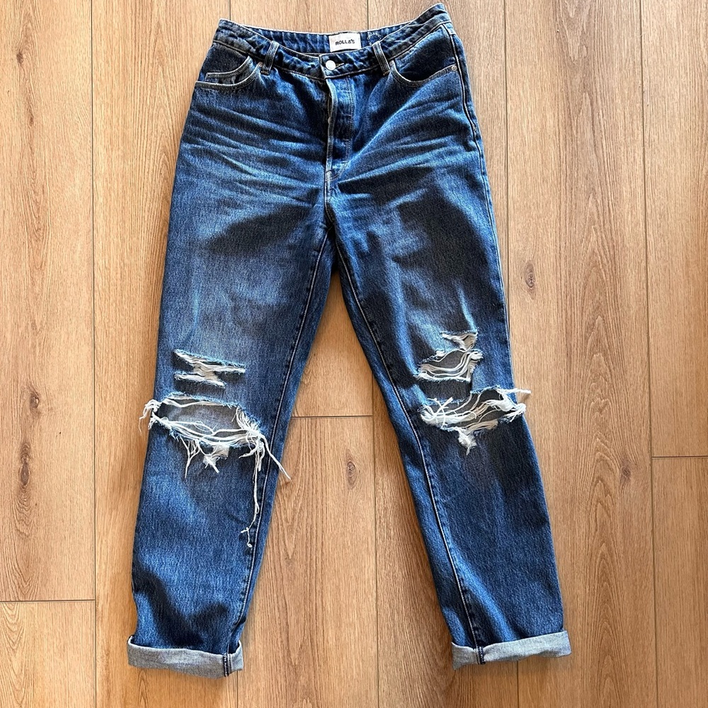 Rollas Women’s straight leg distressed jeans size 29